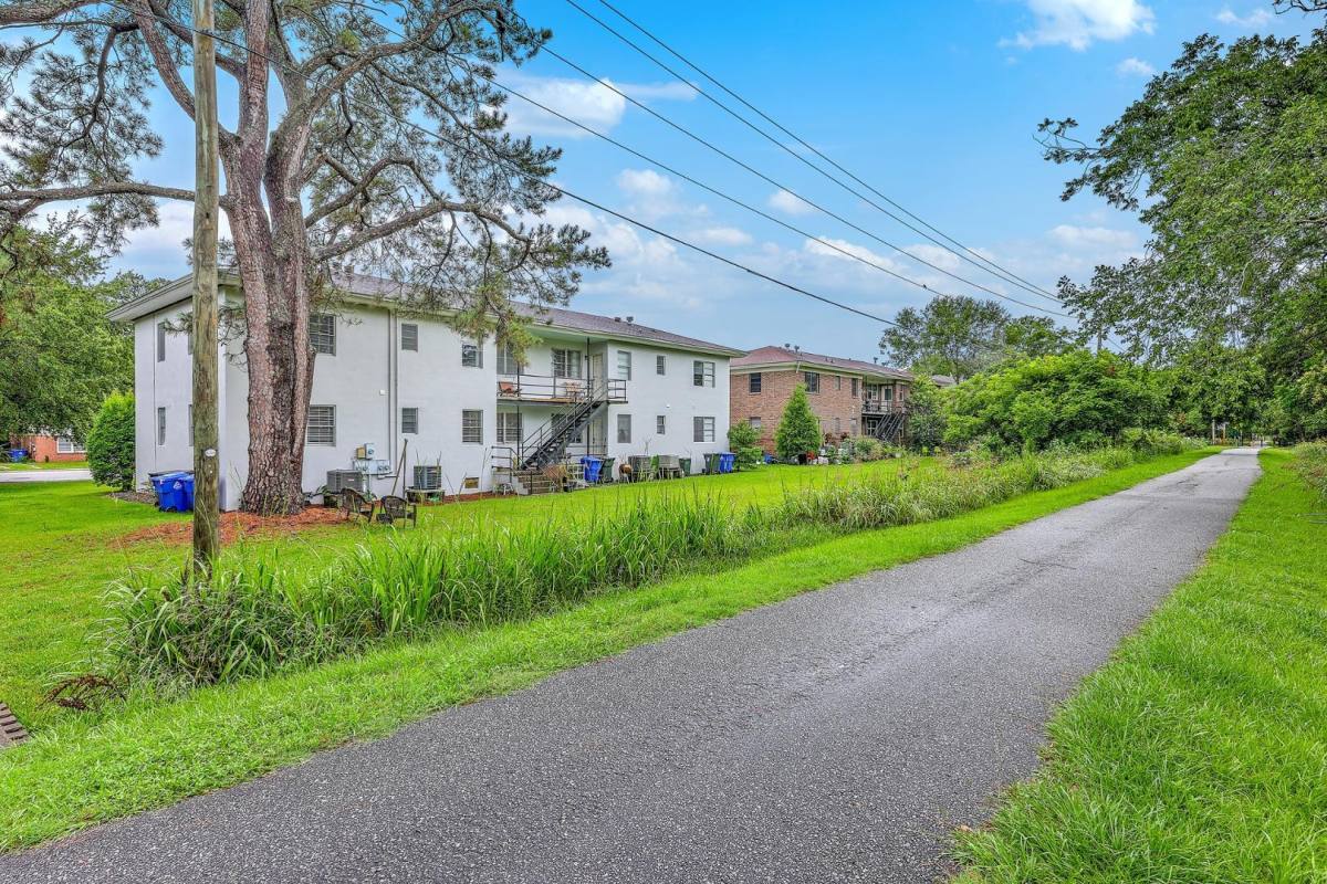 Apartment for rent at South Windemere, 652 Windermere Blvd #B, Charleston, SC 29407