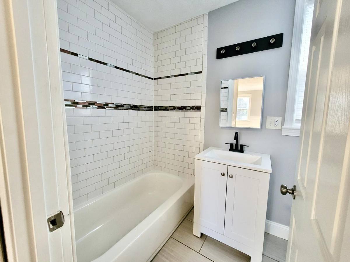 Apartment for rent at 524 Charles St #1R, Providence, RI 02904
