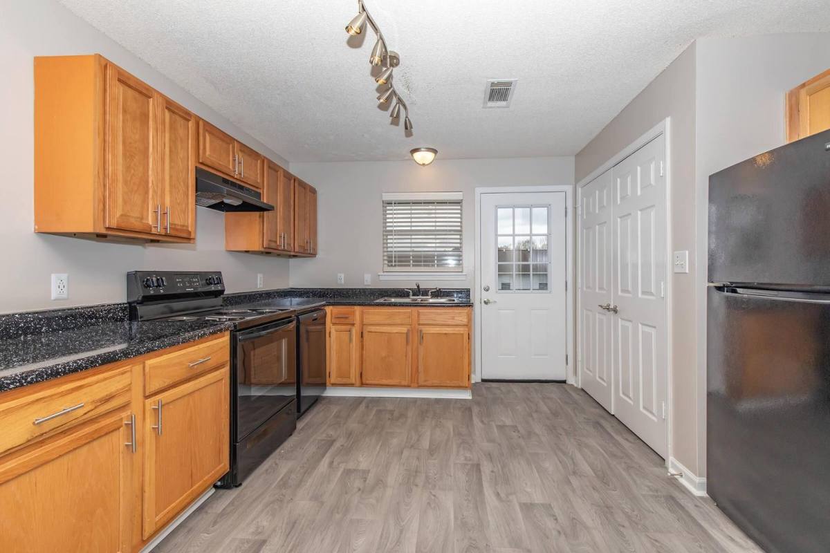 Apartment for rent at 2119 Woodland Way, Jackson, MS 39209