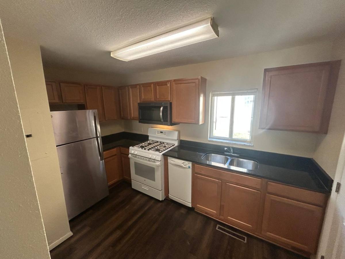 Townhouse for rent at Remington Place, 916 S Byrne Rd E, Toledo, OH 43609