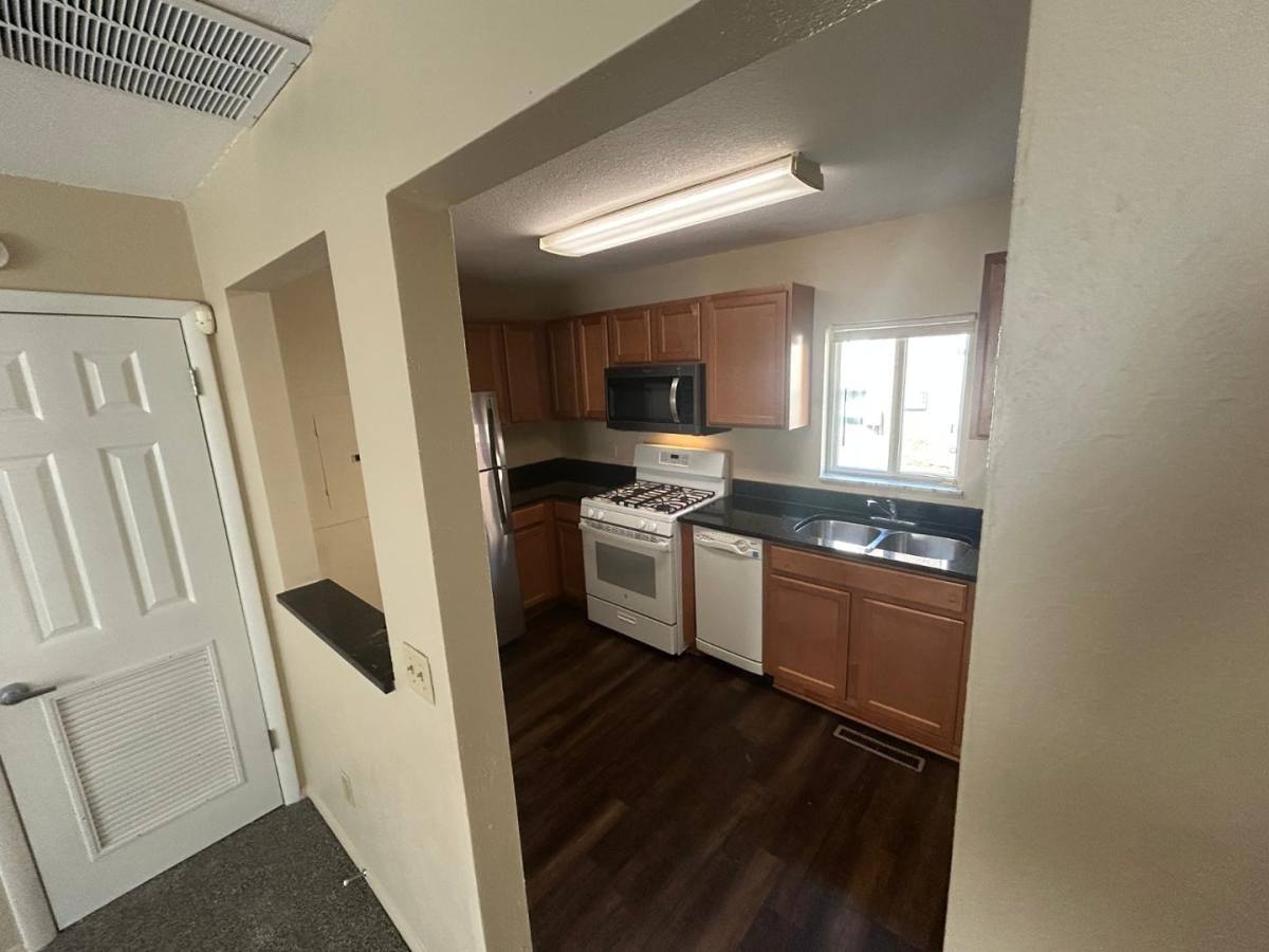 Townhouse for rent at Remington Place, 916 S Byrne Rd E, Toledo, OH 43609