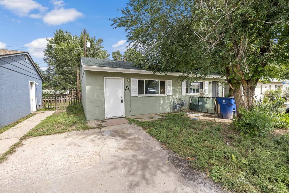 Apartment for rent at Stratmoor Valley Mobile Home Park, 1135 Valley Manor Court #A, Colorado Springs, CO 80906