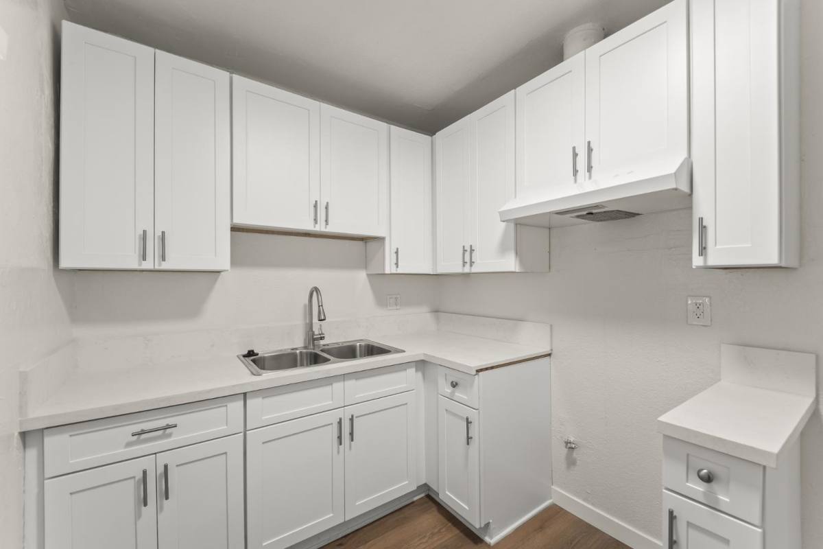 Apartment for rent at 2627 West Boulevard, 2627 W Blvd #122, Los Angeles, CA 90016