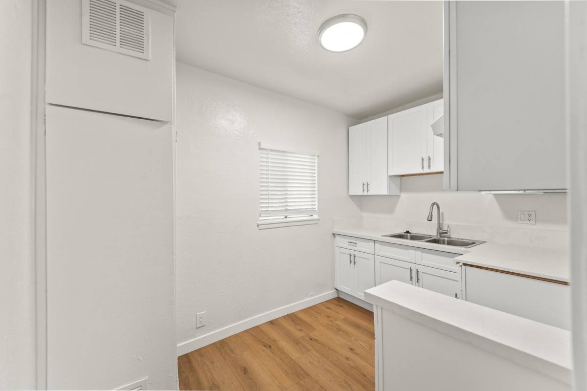 Apartment for rent at 2627 West Boulevard, 2627 W Blvd #122, Los Angeles, CA 90016