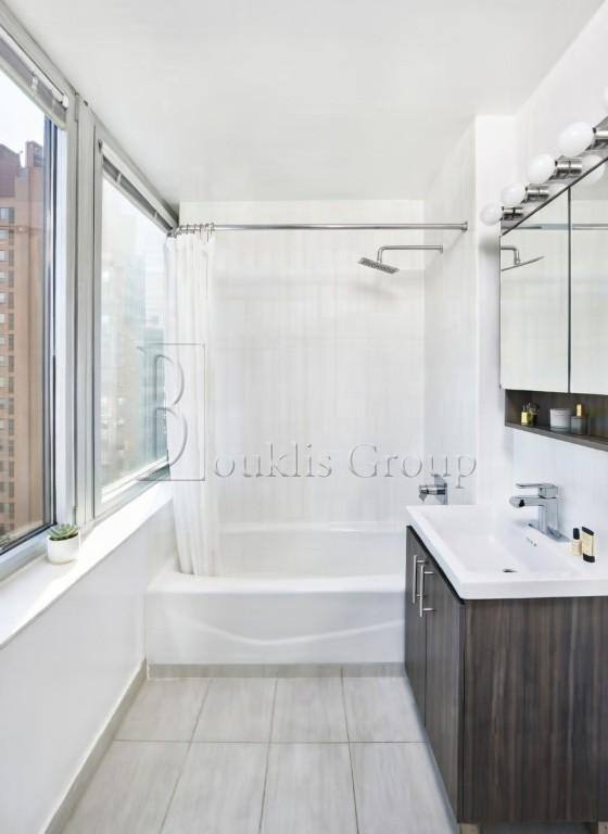 Apartment for rent at 246 Pearl St #808, New York, NY 10038