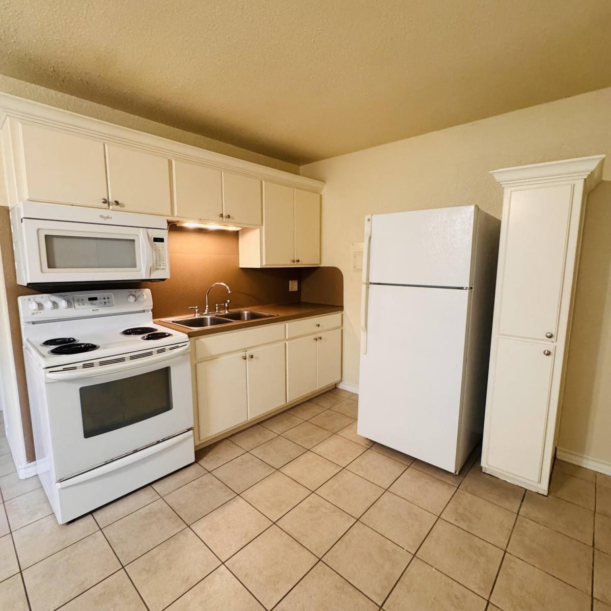 Apartment for rent at 2094 Texas Ave, Bridge City, TX 77611