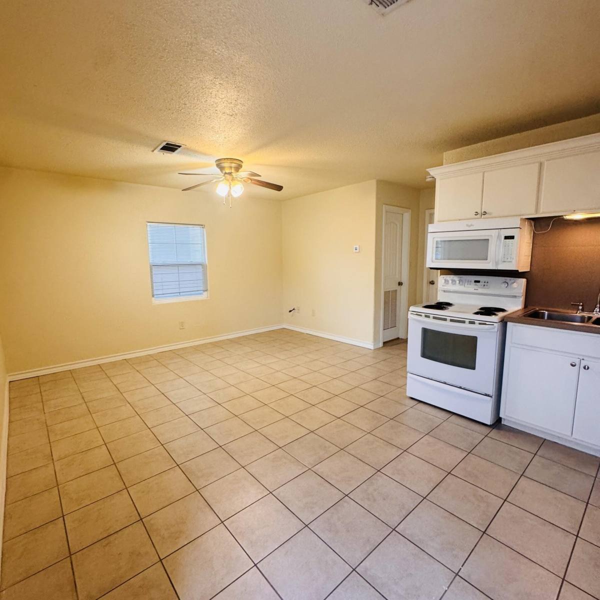 Apartment for rent at 2094 Texas Ave, Bridge City, TX 77611