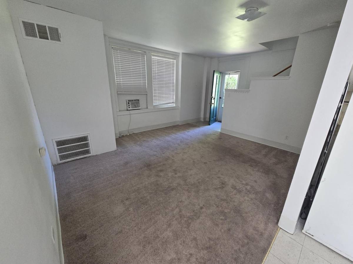 Apartment for rent at 813-815-817 E Jefferson St #9, Macomb, IL 61455