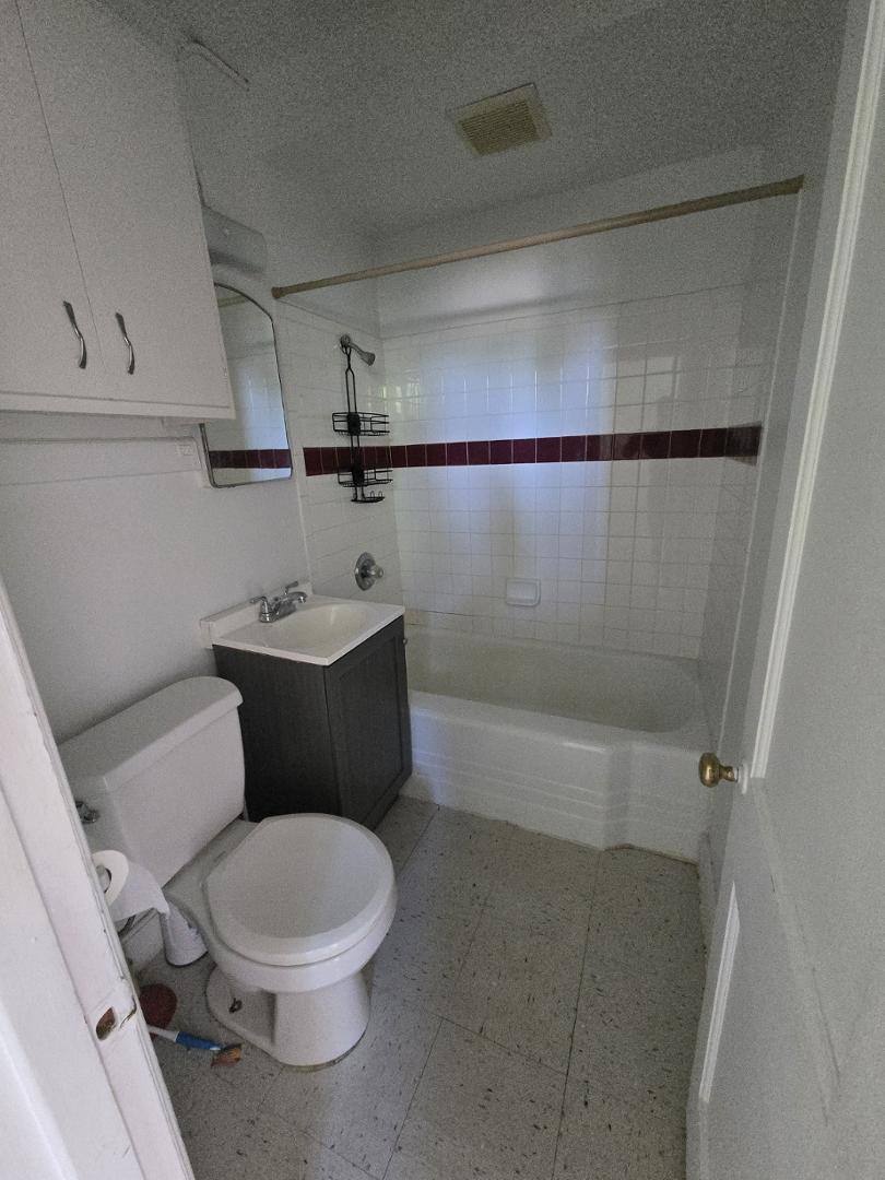Apartment for rent at 813-815-817 E Jefferson St #9, Macomb, IL 61455