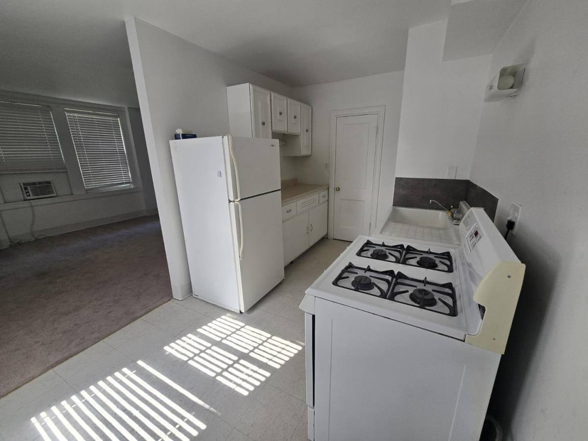 Apartment for rent at 813-815-817 E Jefferson St #9, Macomb, IL 61455