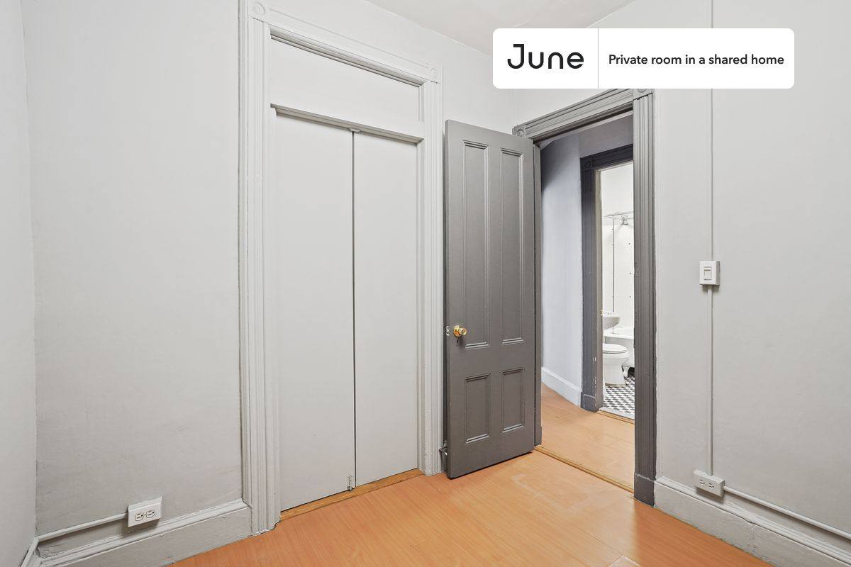 Apartment for rent at 336 W 47th St, New York, NY 10036