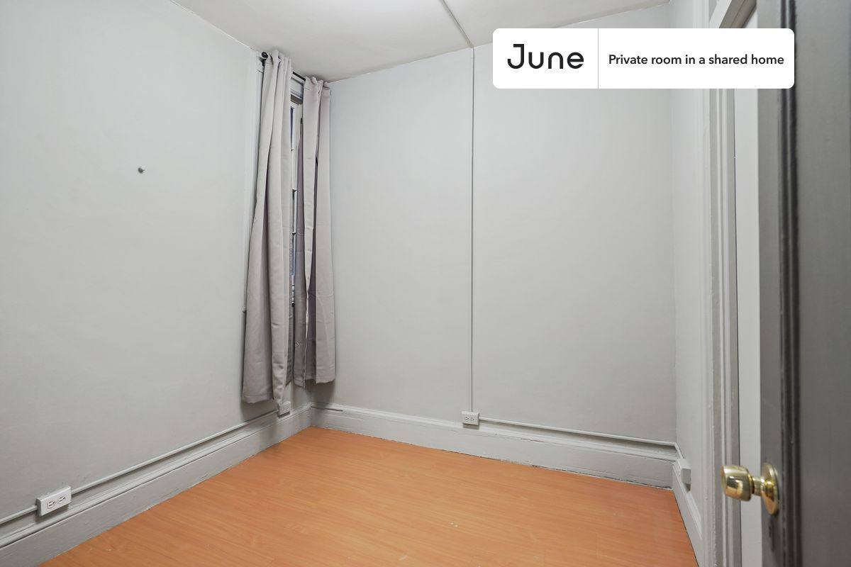 Apartment for rent at 336 W 47th St, New York, NY 10036