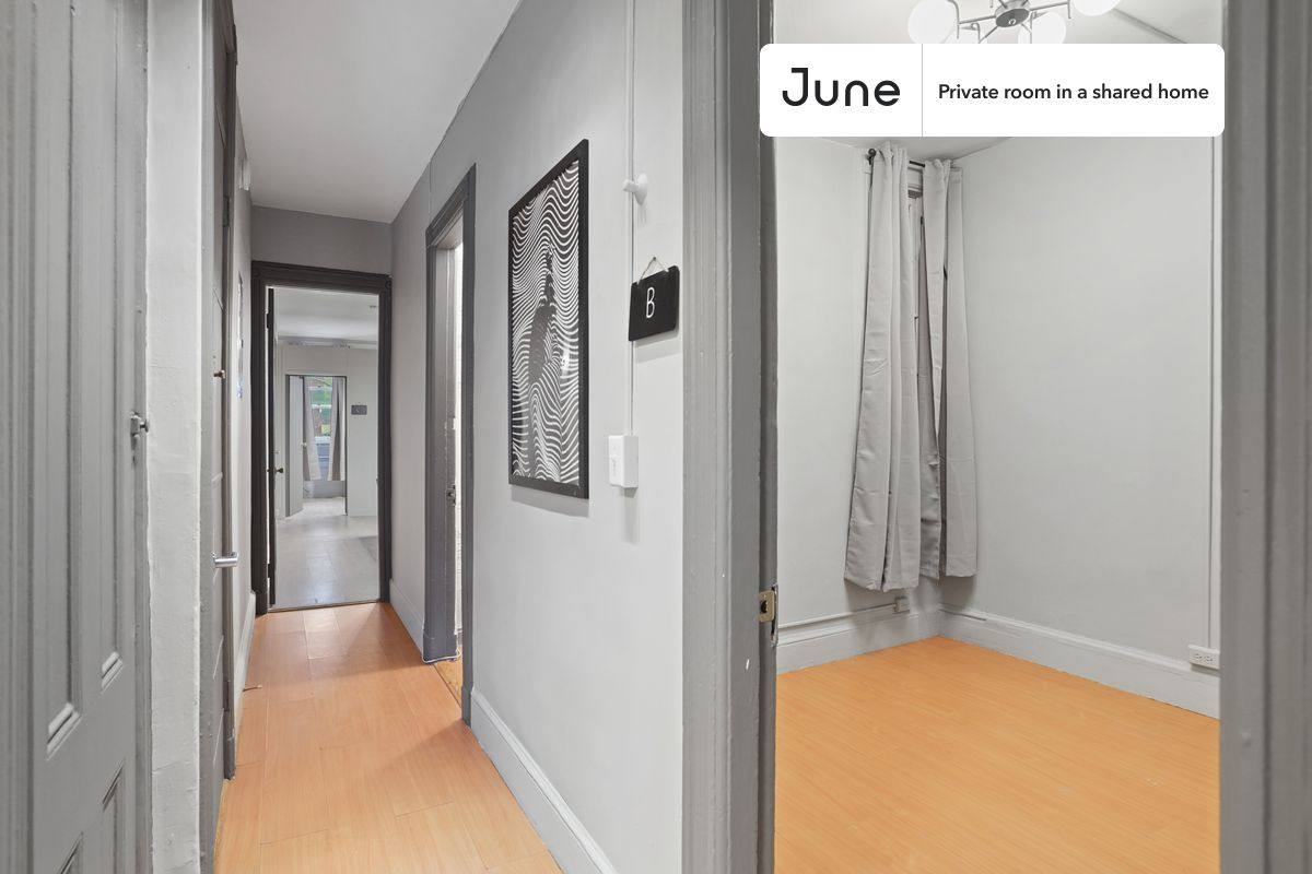 Apartment for rent at 336 W 47th St, New York, NY 10036