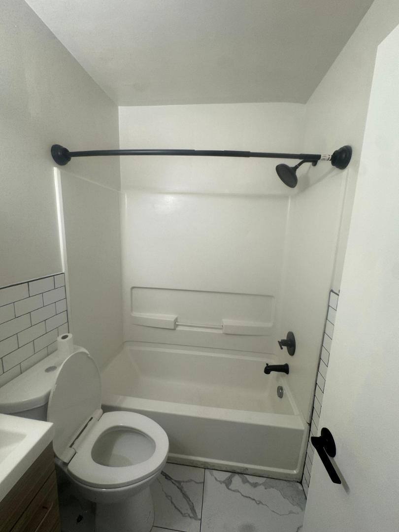Apartment for rent at Elmwood Gardens, 1528 Elmwood Ave, Folcroft, PA 19032
