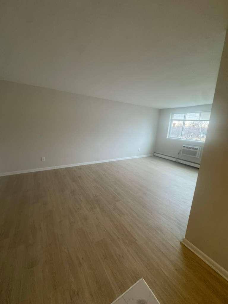 Apartment for rent at Elmwood Gardens, 1528 Elmwood Ave, Folcroft, PA 19032