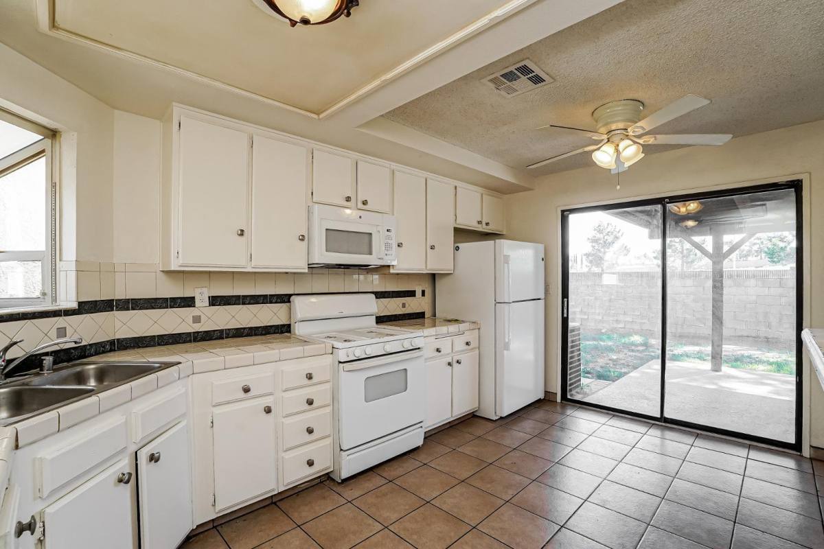House for rent at 1138 E Ave R7 #1138EAVE, Palmdale, CA 93550