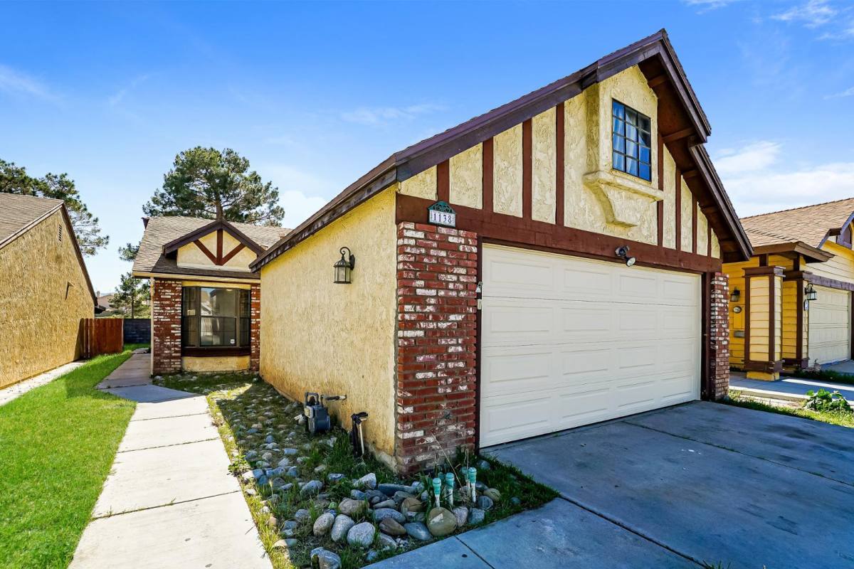 House for rent at 1138 E Ave R7 #1138EAVE, Palmdale, CA 93550