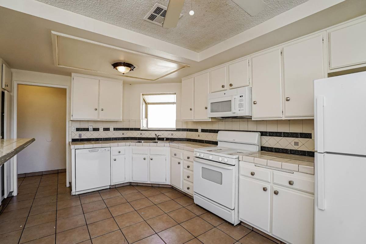 House for rent at 1138 E Ave R7 #1138EAVE, Palmdale, CA 93550