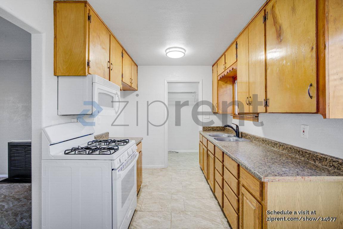 House for rent at 42603 50th St W, Lancaster, CA 93536