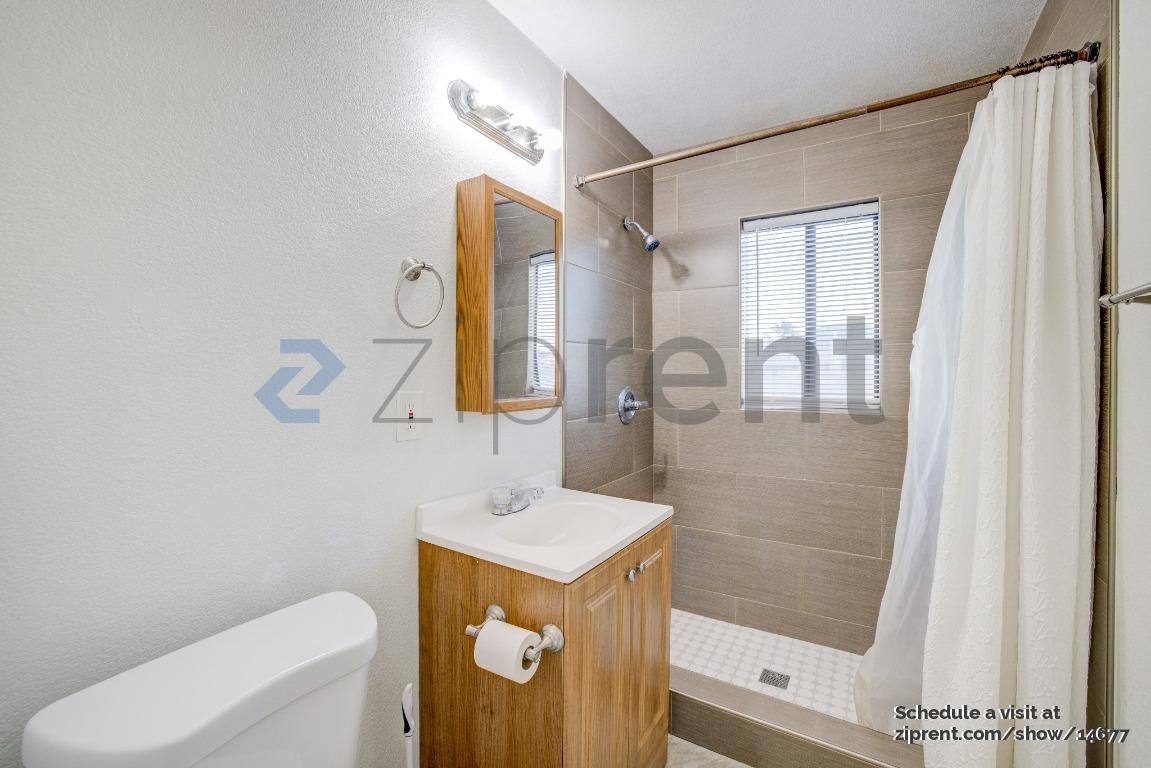 House for rent at 42603 50th St W, Lancaster, CA 93536