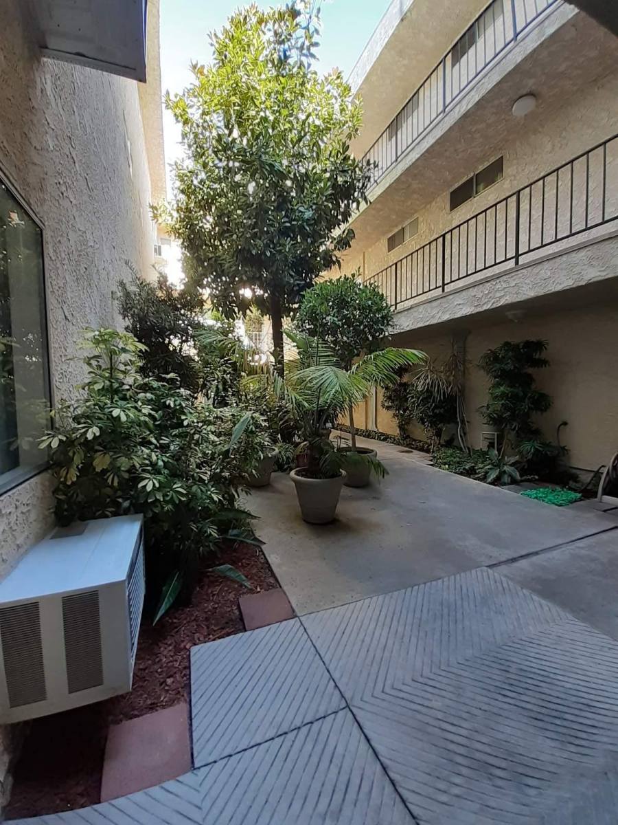 Apartment for rent at 15340 Vanowen St #101, Van Nuys, CA 91406