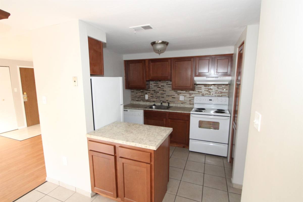 Apartment for rent at Sandy Creek, 6150-72 Library Rd, Bethel Park, PA 15102