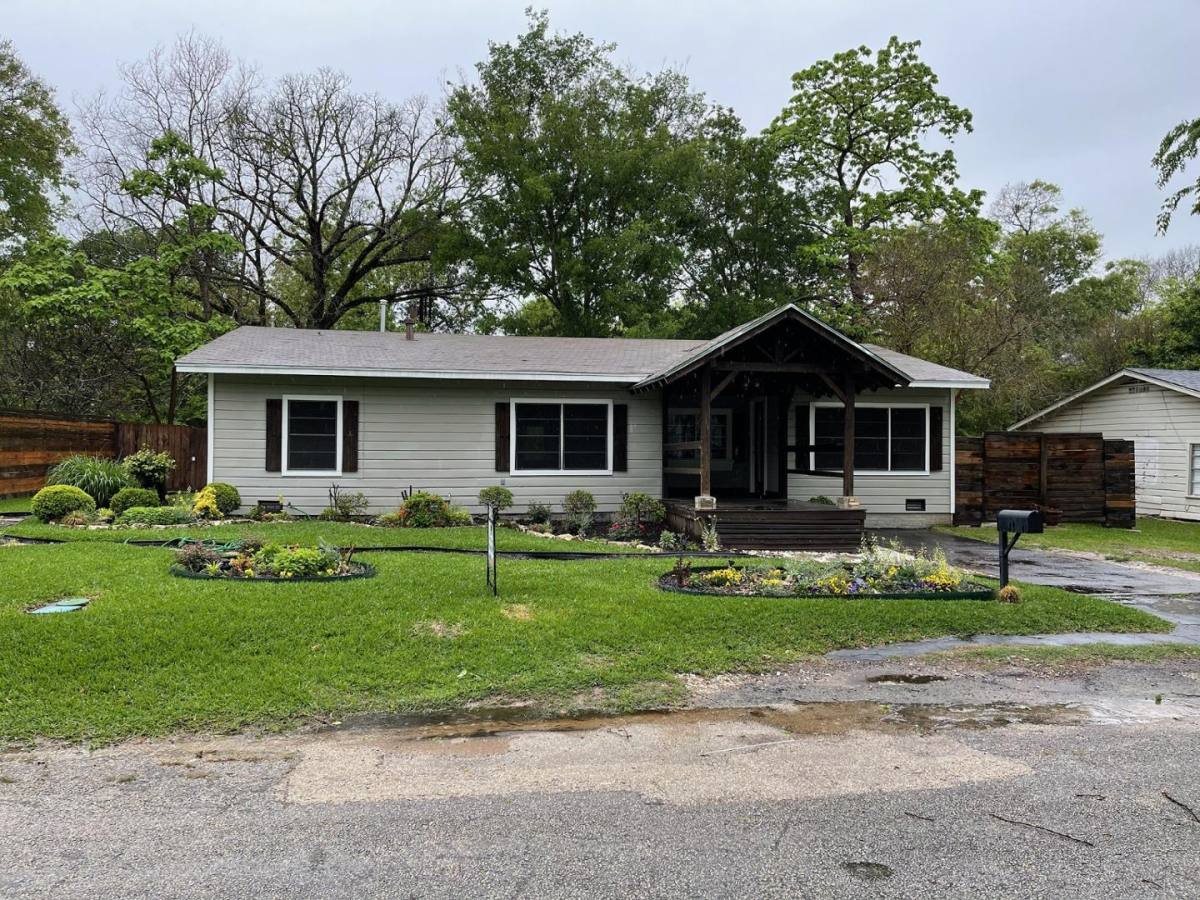 House for rent at 910 Maryland Dr, Athens, TX 75751