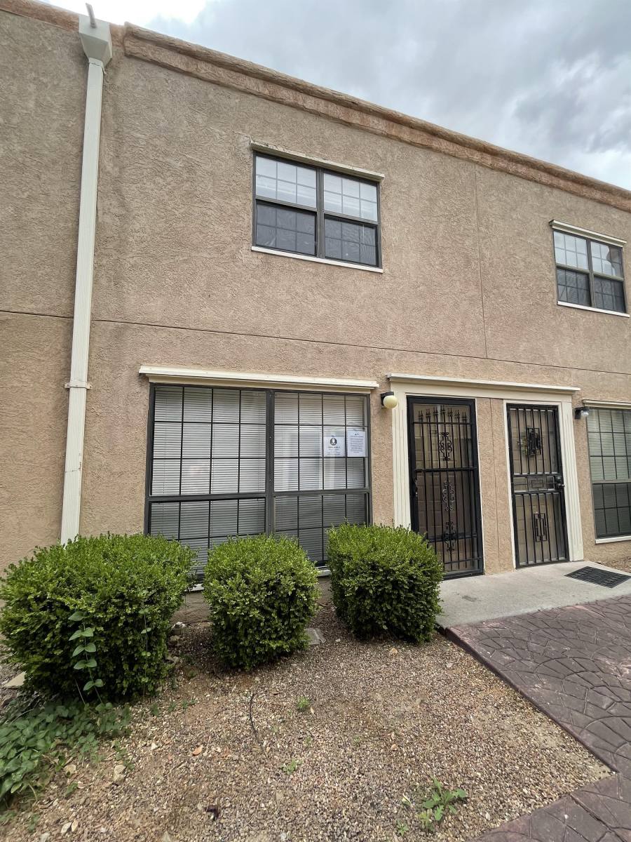 Townhouse for rent at Casa Ladera Condominiums, 6041 Sequoia Rd NW #1, Albuquerque, NM 87120
