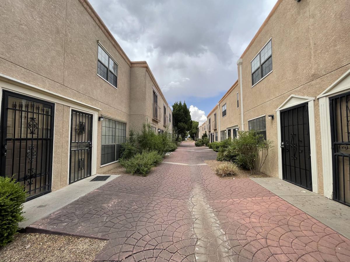 Townhouse for rent at Casa Ladera Condominiums, 6041 Sequoia Rd NW #1, Albuquerque, NM 87120