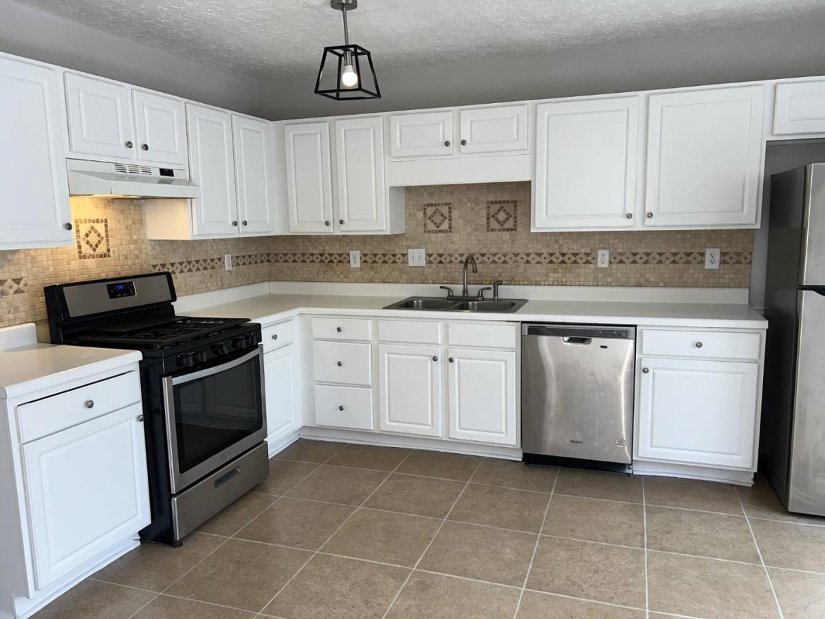 Townhouse for rent at Barrington Hills, 1886 Barrington Overlook #1, Marietta, GA 30066