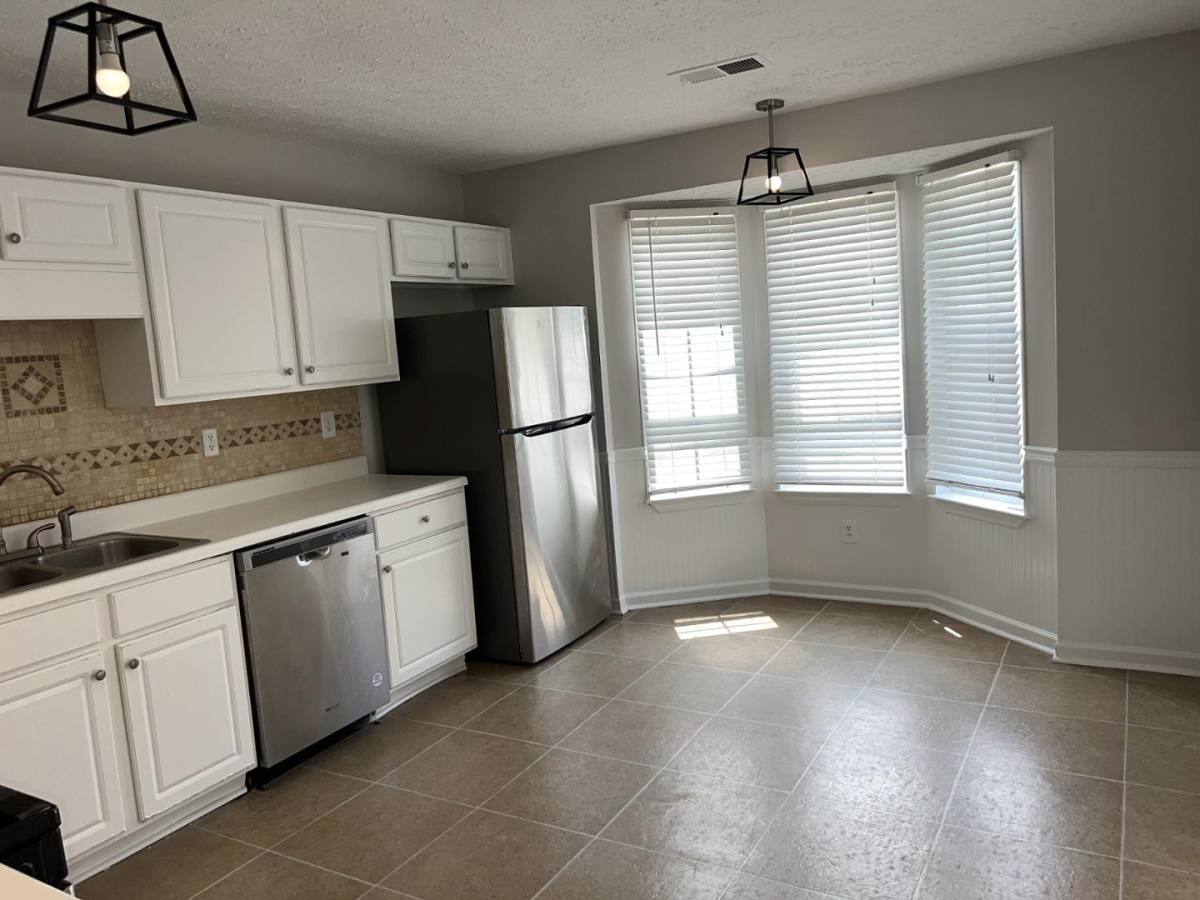Townhouse for rent at Barrington Hills, 1886 Barrington Overlook #1, Marietta, GA 30066