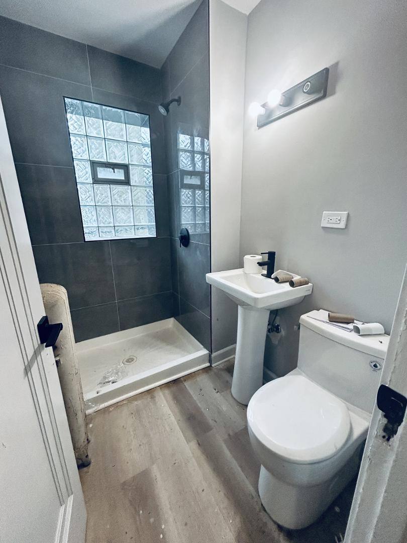 Apartment for rent at 5005 N Harding Ave, Chicago, IL 60625