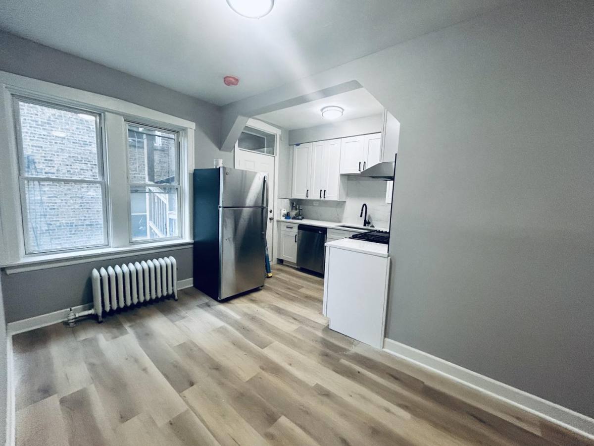 Apartment for rent at 5005 N Harding Ave, Chicago, IL 60625