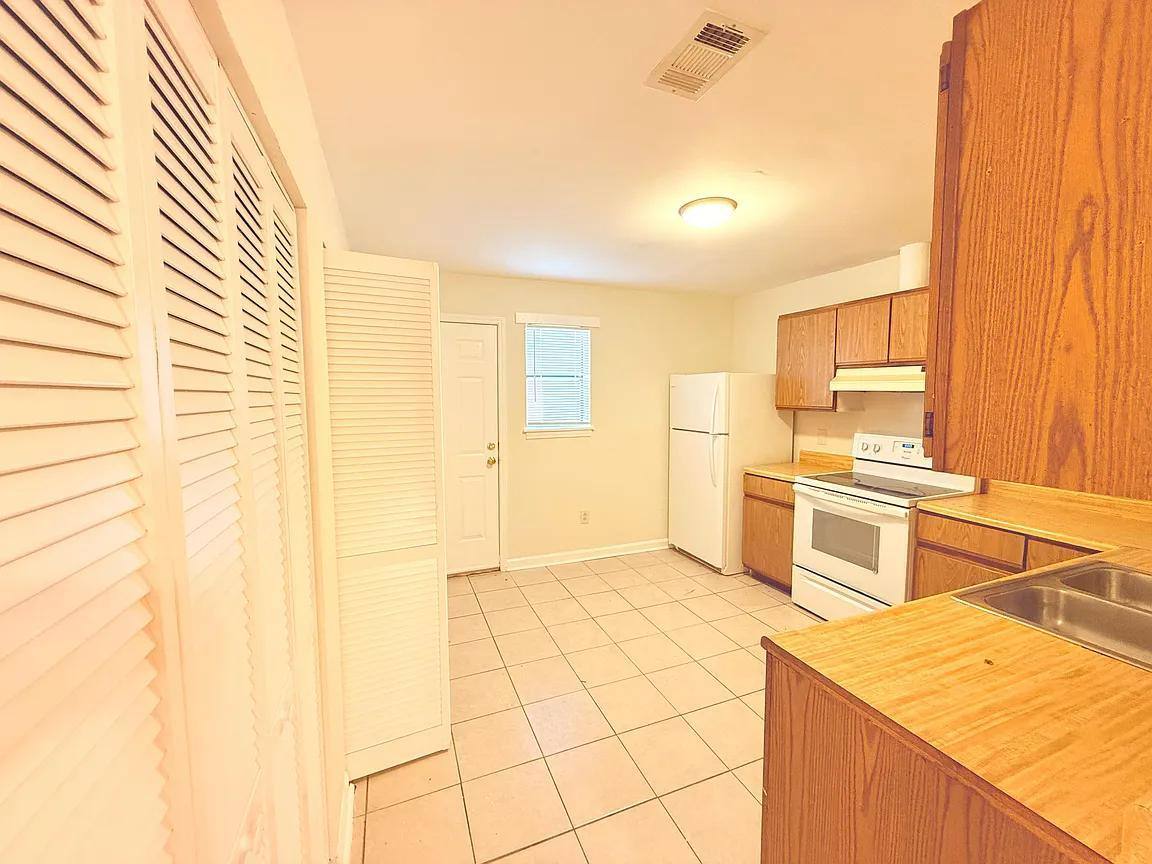 Townhouse for rent at Murell Estates, 3264 Sarah Lou Dr #1, Snellville, GA 30078