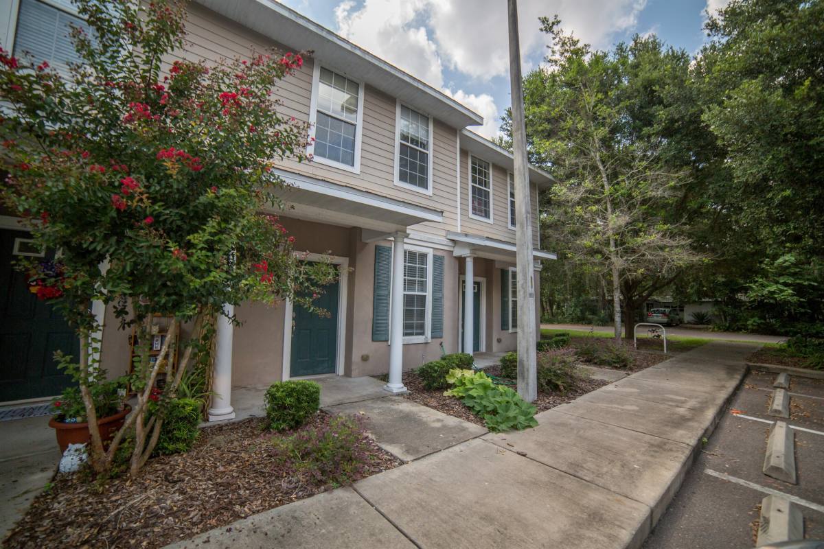 Townhouse for rent at Garland Condominiums, 943 NW 21st Ave #36, Gainesville, FL 32609