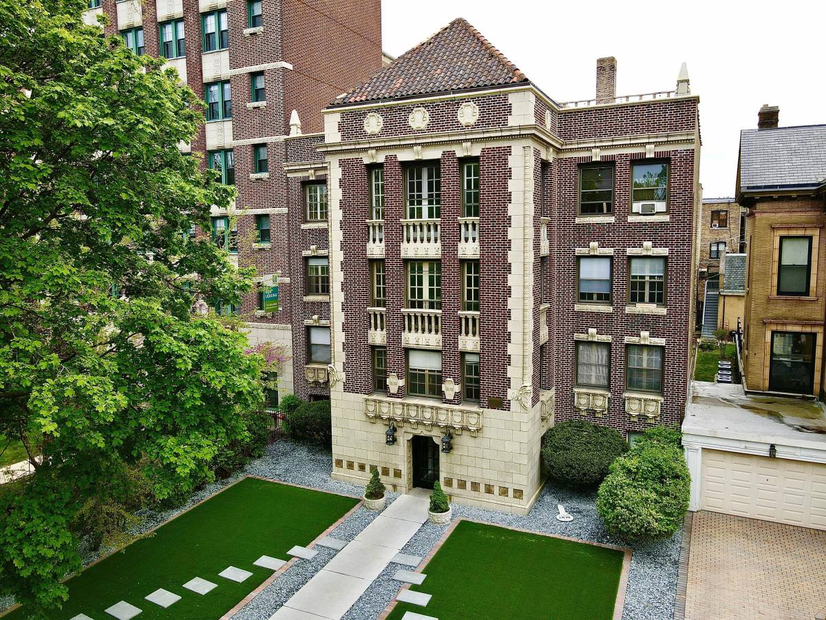 Apartment for rent at 633 W Deming Place #8A, Chicago, IL 60614