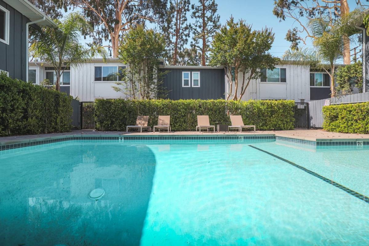 Townhouse for rent at 12659 Moorpark St, Studio City, CA 91604