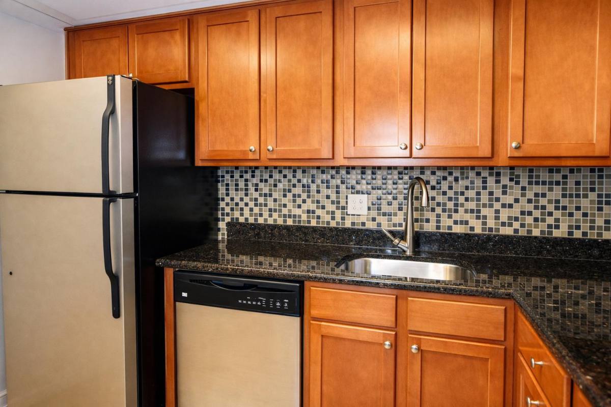 Apartment for rent at Greentree Manor, 1088 Greentree Rd, Pittsburgh, PA 15220