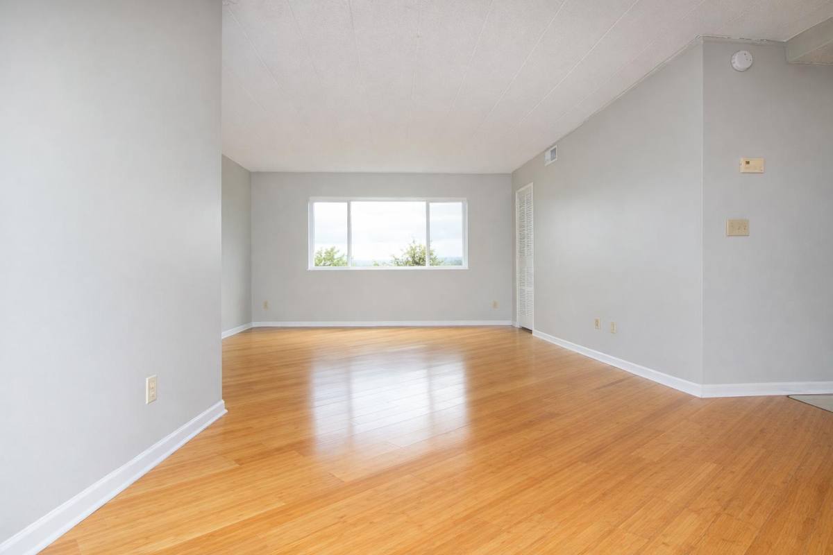 Apartment for rent at Greentree Manor, 1088 Greentree Rd, Pittsburgh, PA 15220