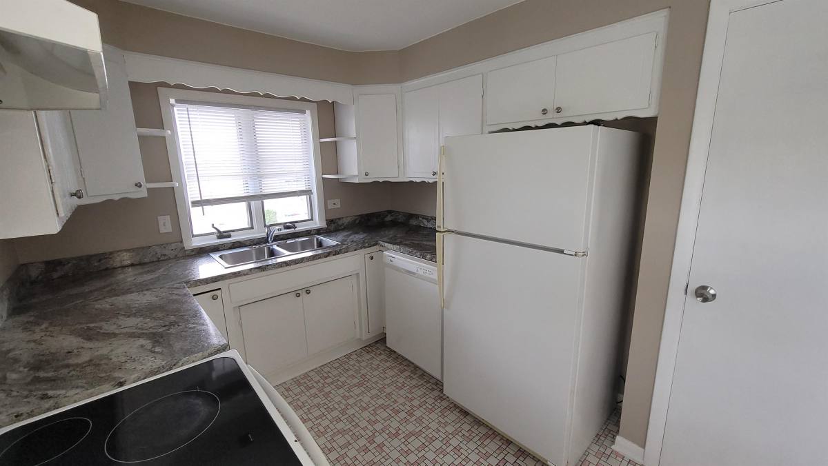 Apartment for rent at 9600 S Komensky Ave #3W, Oak Lawn, IL 60453