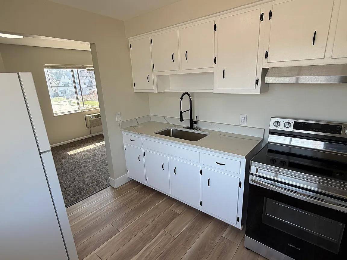 Apartment for rent at 4578 E 131st St #5, Cleveland, OH 44105
