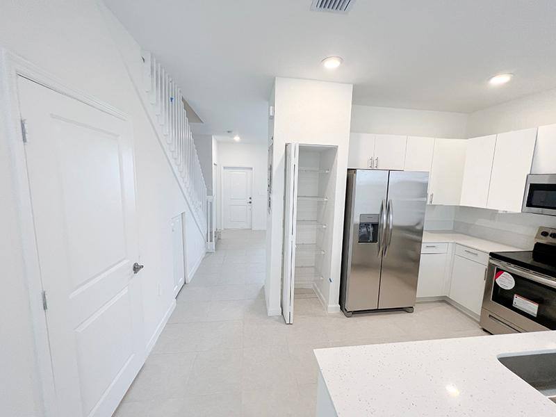 Townhouse for rent at Pine Isle Mobile Home Community, 13302 SW 286th St, Homestead, FL 33033