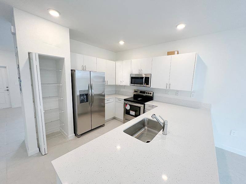 Townhouse for rent at Pine Isle Mobile Home Community, 13302 SW 286th St, Homestead, FL 33033
