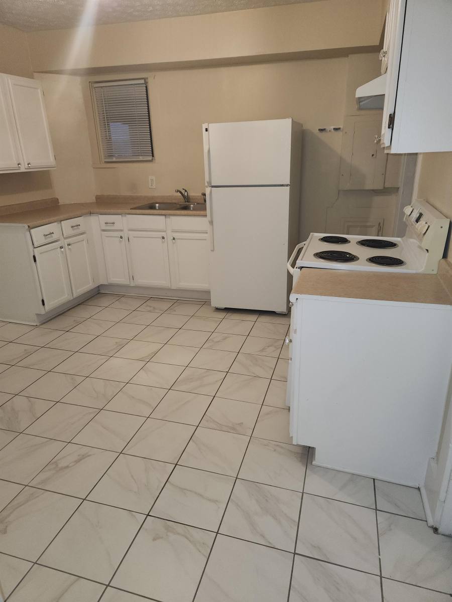 Townhouse for rent at 1710 15th St SW, Canton, OH 44706