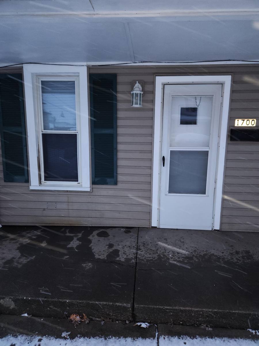 Townhouse for rent at 1710 15th St SW, Canton, OH 44706