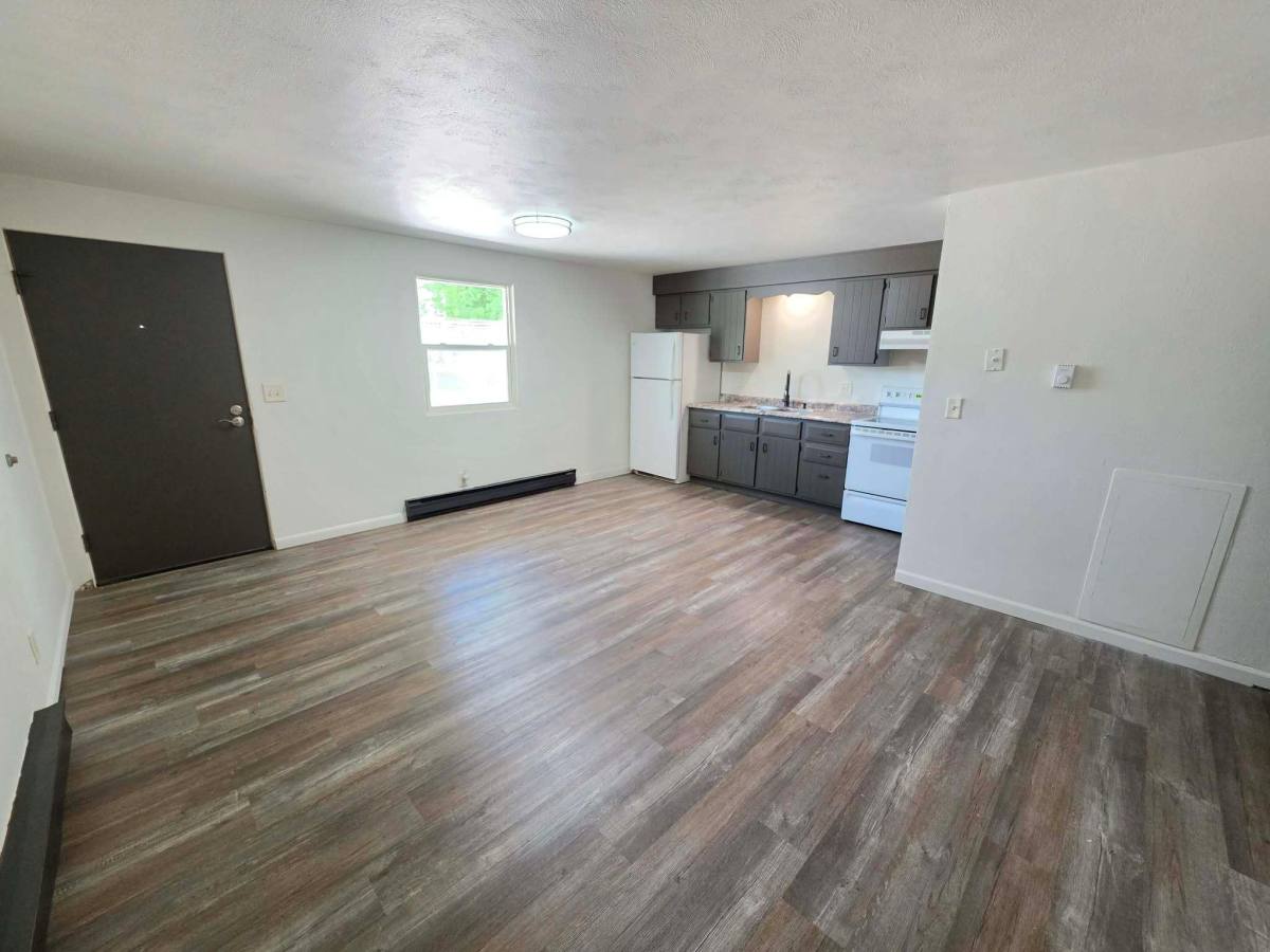 Apartment for rent at 609 S 3rd St, Pekin, IL 61554
