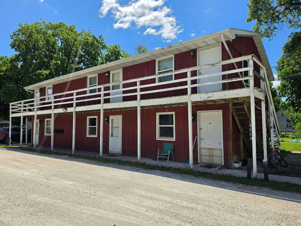 Apartment for rent at 609 S 3rd St, Pekin, IL 61554