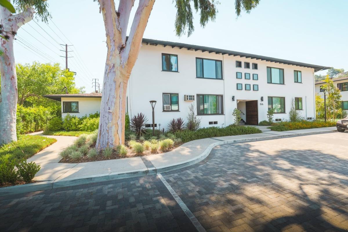 Apartment for rent at Yosemite Gardens, 1574-1584 Yosemite Dr #R, Los Angeles, CA 90041
