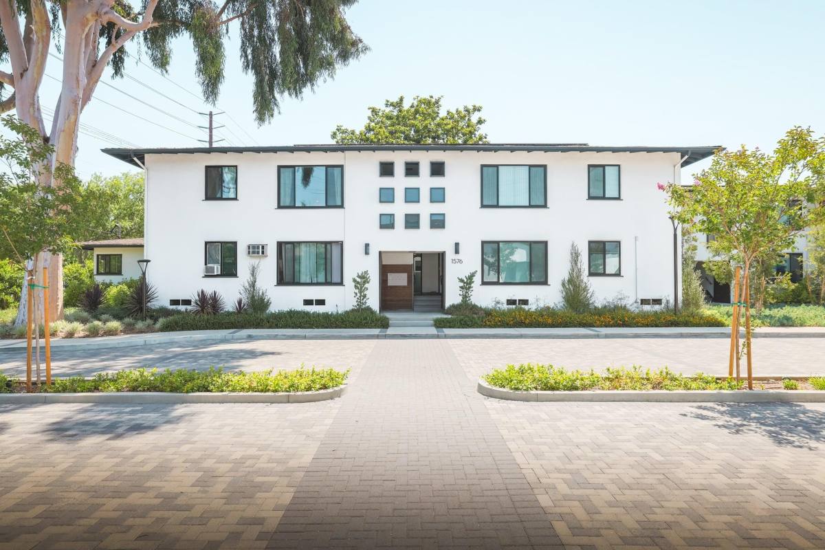 Apartment for rent at Yosemite Gardens, 1574-1584 Yosemite Dr #R, Los Angeles, CA 90041