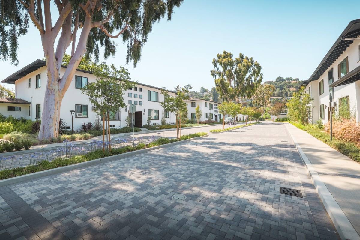 Apartment for rent at Yosemite Gardens, 1574-1584 Yosemite Dr #R, Los Angeles, CA 90041
